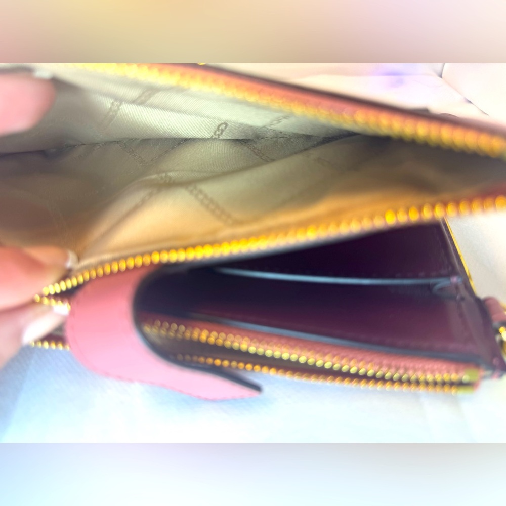 Michael Kors Smartphone Wallet Adele Two Tone Wristlet Rare Fall 18 RFID MK Zip - Picture 12 of 15